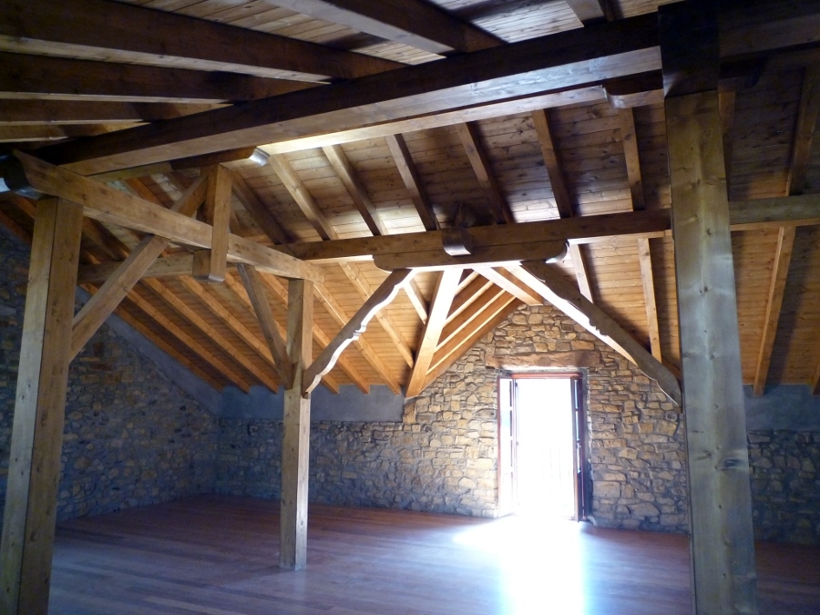 Cubierta a dos aguas con buhardilla