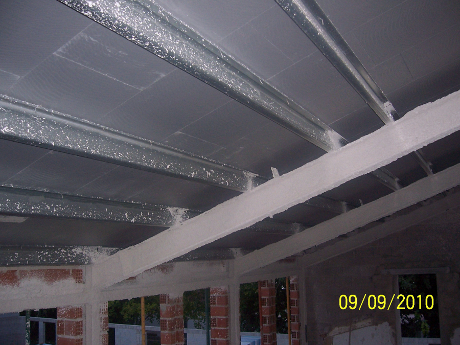 CUBIERTA CON ESTRUCTURA METÁLICA LIGERA