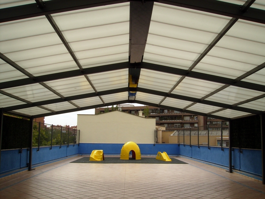 CUBIERTA PARA PATIO DE RECREO EN COLEGIO DE MADRID 