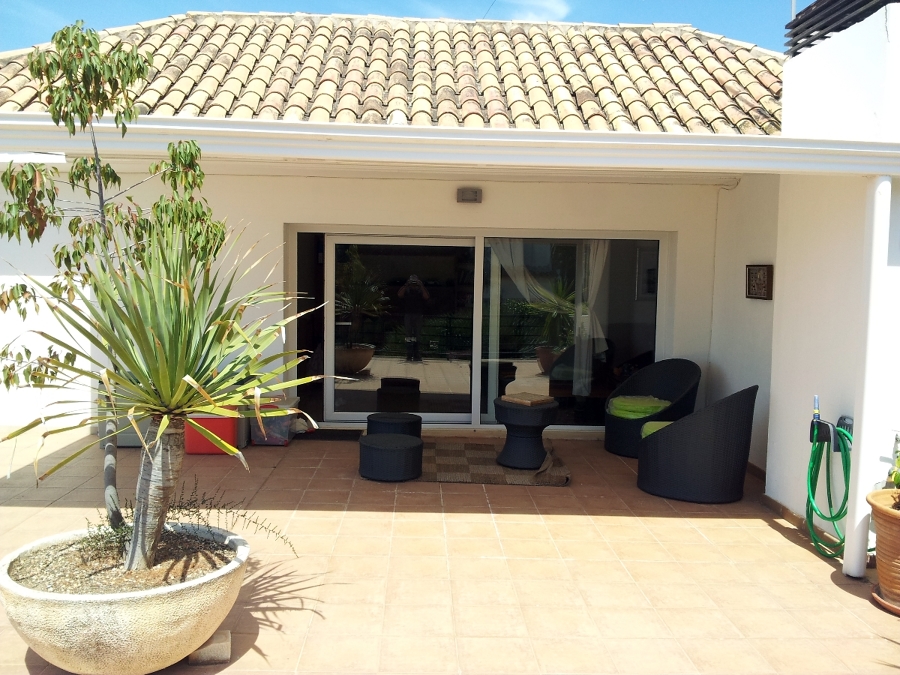 Cubierta sándwich aluminio 82 mm. y oscilo paralela pvc 