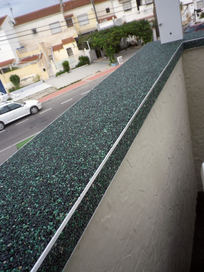 Cubremuros realizado en Stone floor y muro monocapa texturada