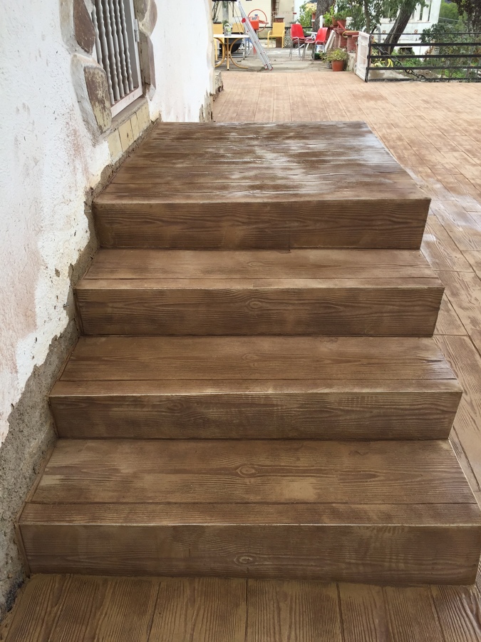 Escaleras imitación madera