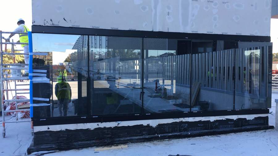 ACRISTALAMIENTO DE CASETA DE VIGILANCIA