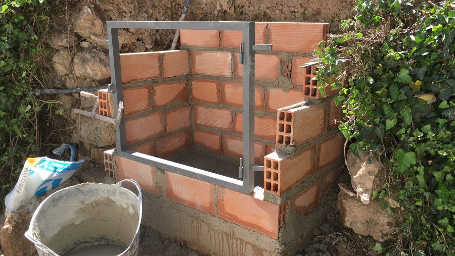 Caseta para bomba de agua