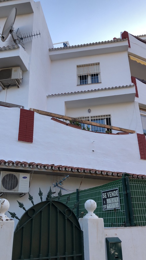Rehabilitación de fachada en Torremolinos con plataforma autopropulsada