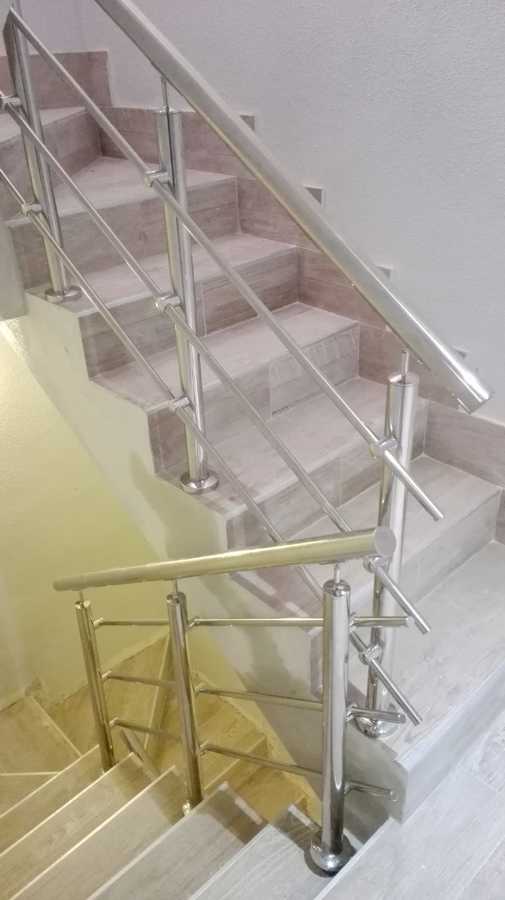 Barrandilla y escalera