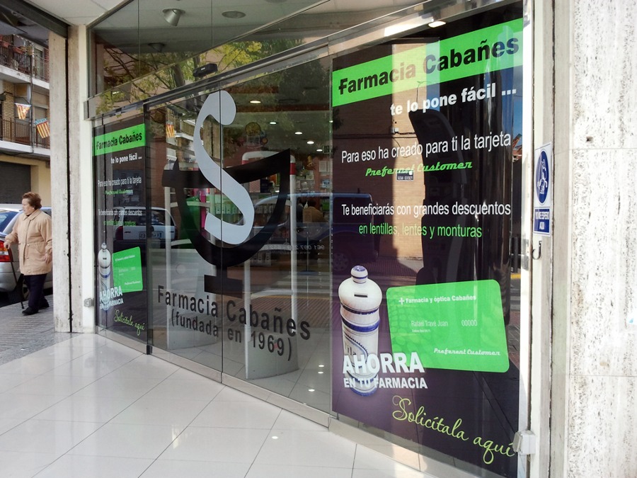 DECORACIÓN CRISTALERAS FARMACIA