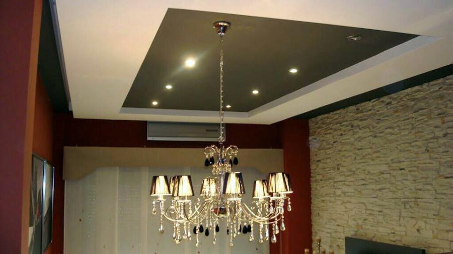 Decoración de comedor, pintura y revestimiento piedra