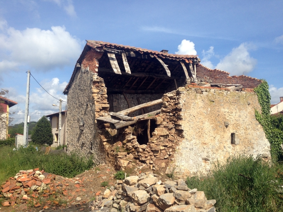 DEMOLICIÓN Y RESTAURACIÓN DE ALMACÉN 