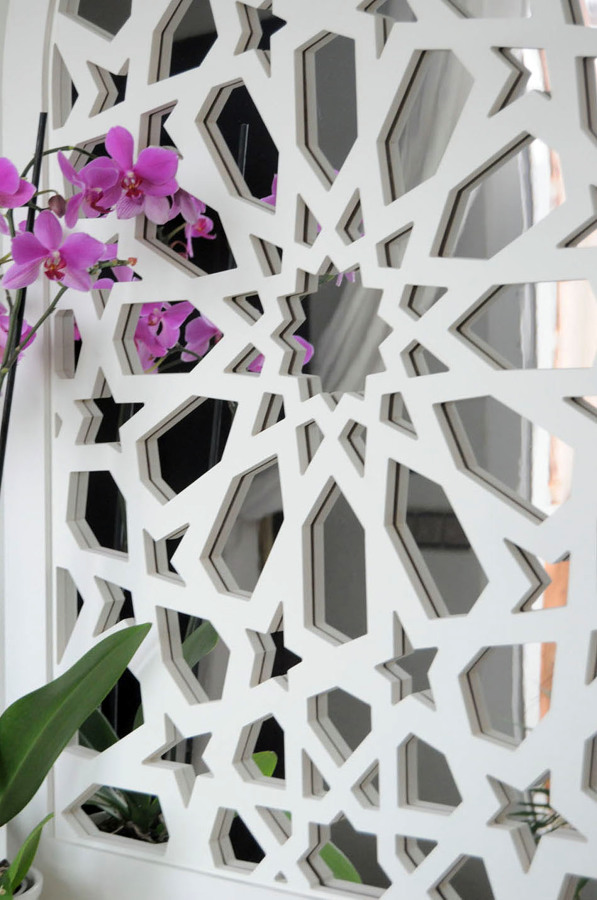 Detalle celosía con espejo trasero