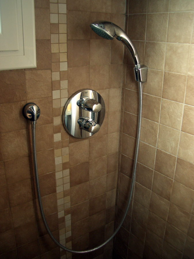 Detalle de grifería empotrada.