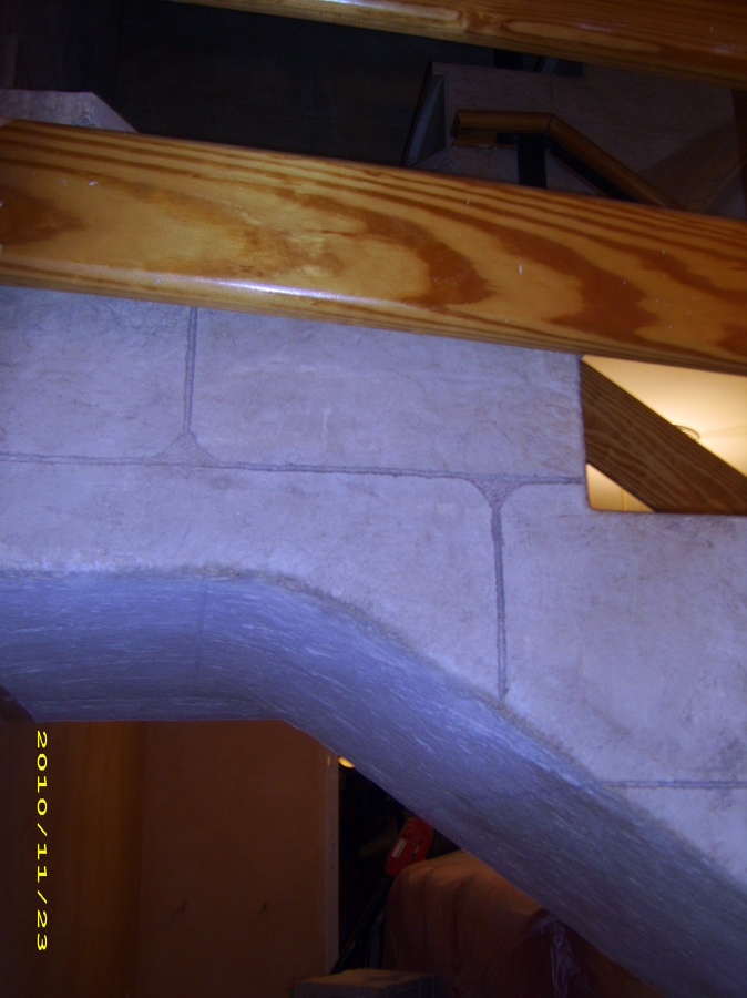 Detalle decorativo en bajo escalera