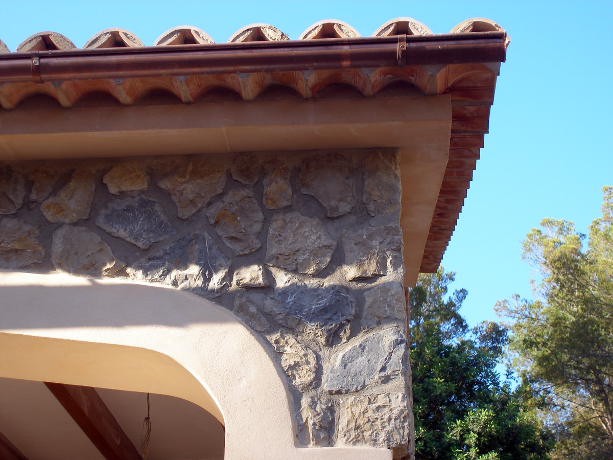 detalle forro piedra Binissalem y piedra en tejado