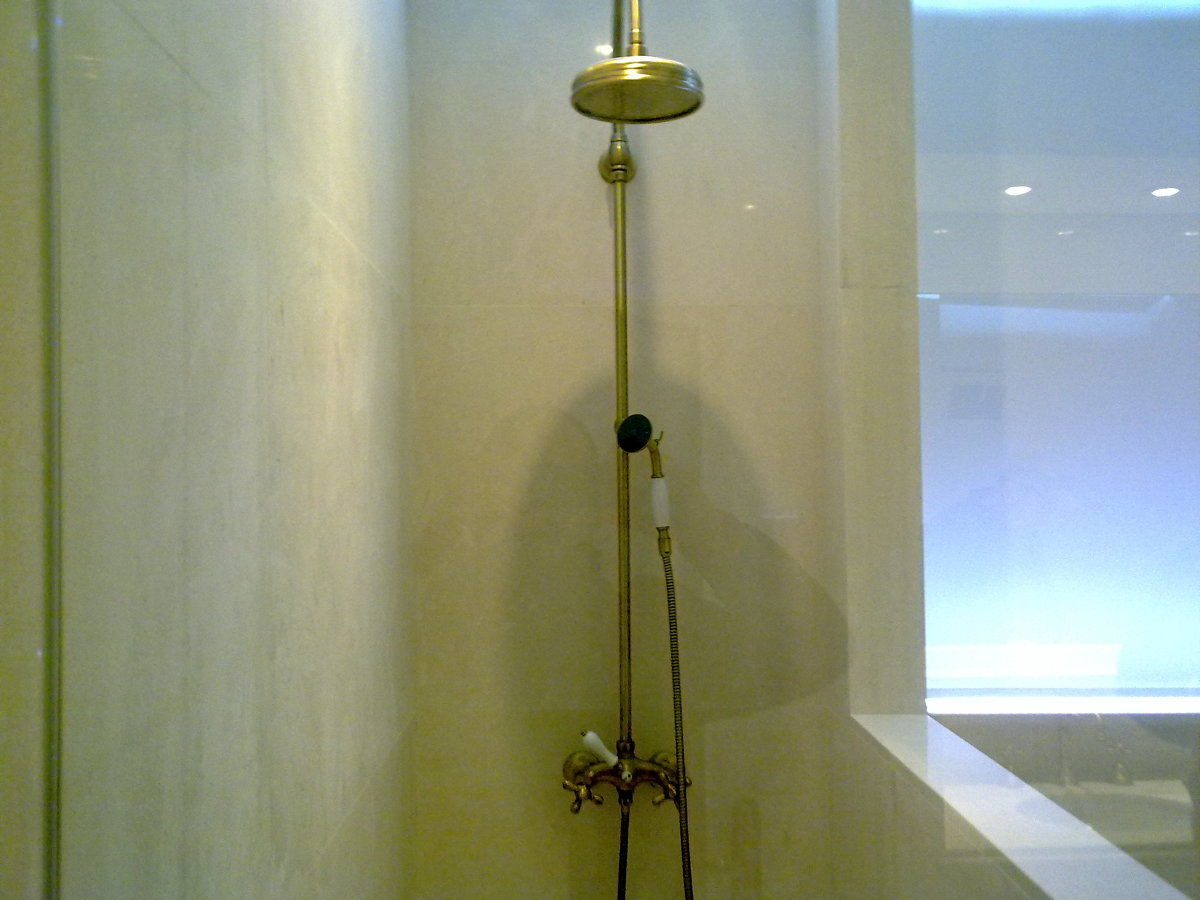 Detalle griferia ducha retro