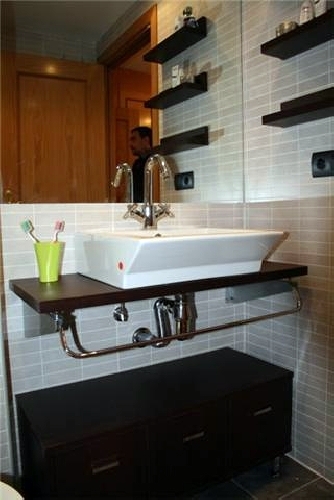 DETALLE LAVABO SUSPENDIDO CERAMICO 