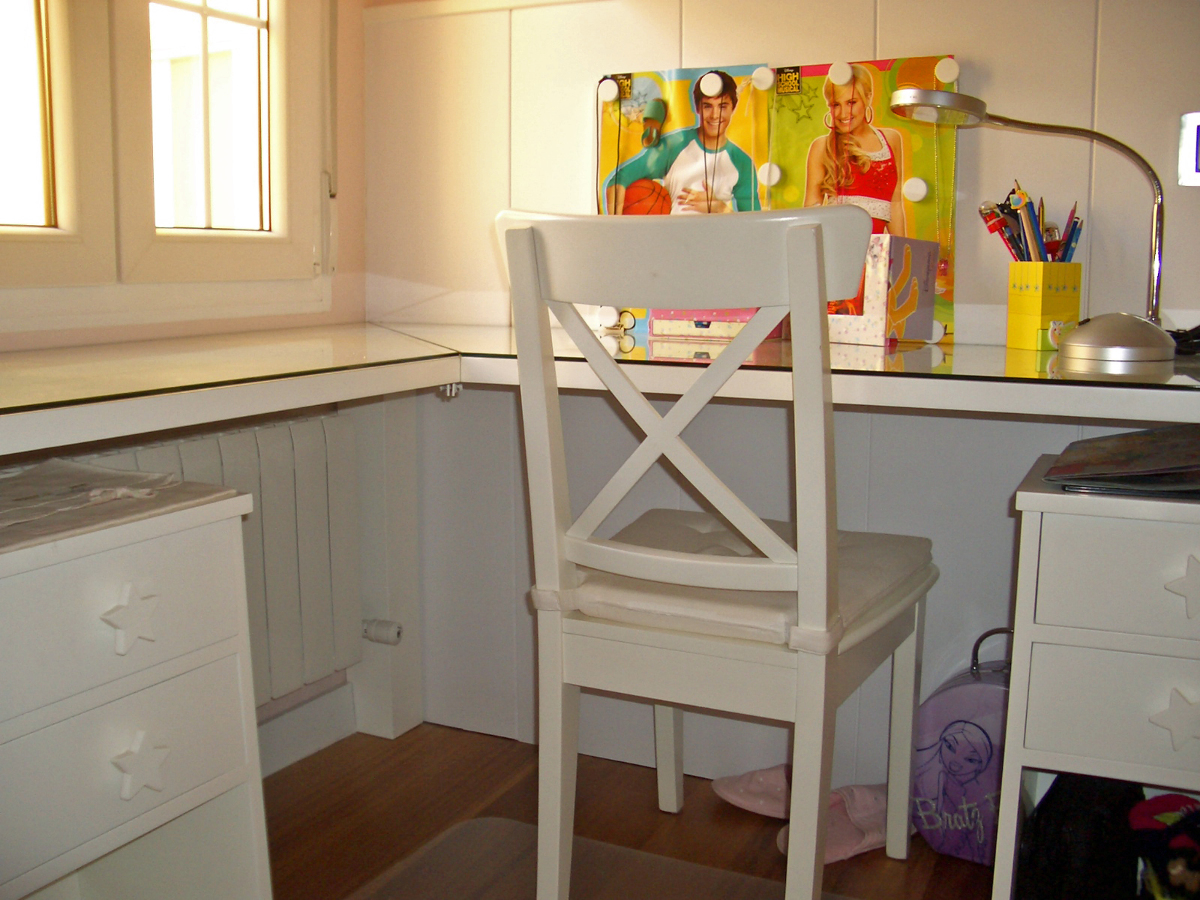 Detalle mesa estudio infantil