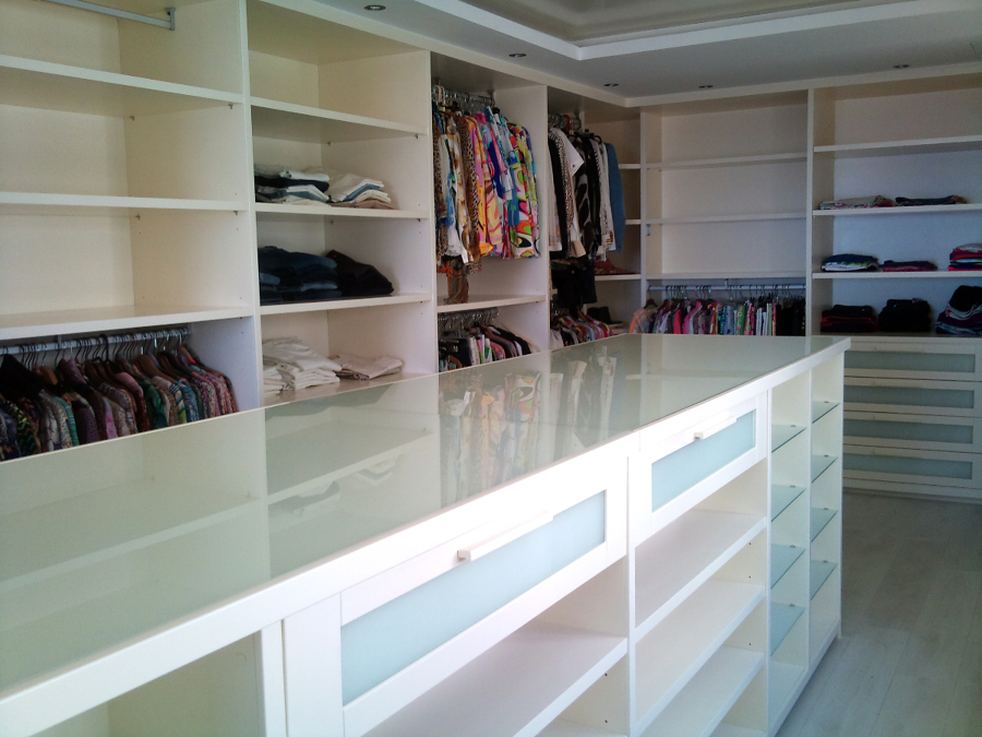 DETALLE MODULO CENTRAL EN VESTIDOR