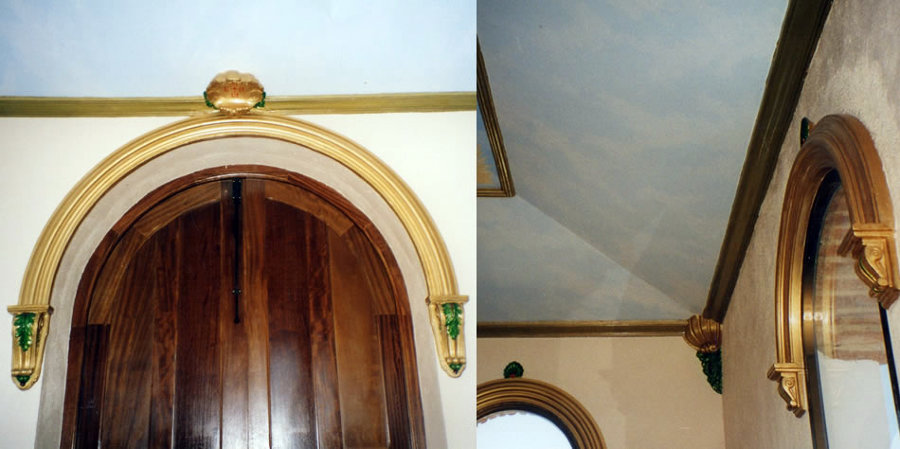 Detalle policromía partes superiores, puertas y ventanas Ermita de Santiago (Santiago de Calatrava, Jaén)