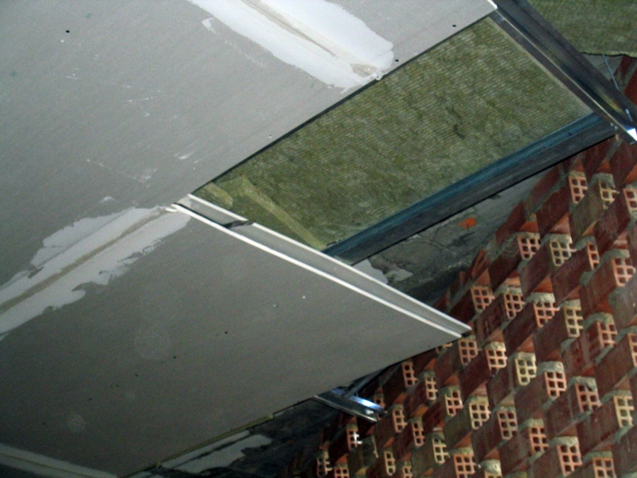 Detalle techo acústico.
