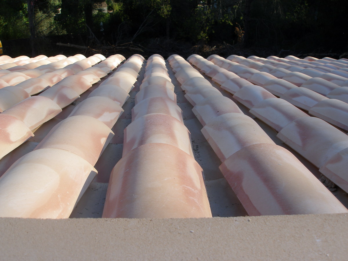 detalle tejado con teja arabe