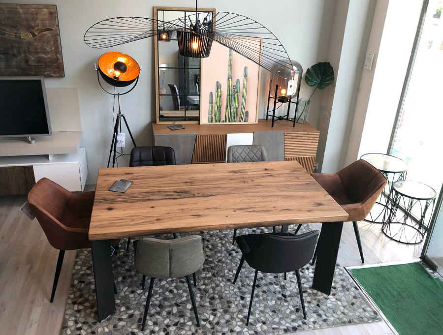 Mesa master de Devina Nais