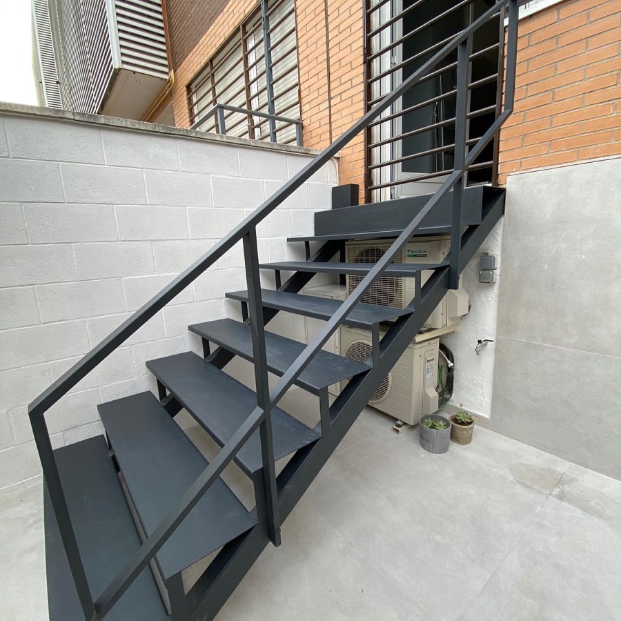 escalera patio exterior
