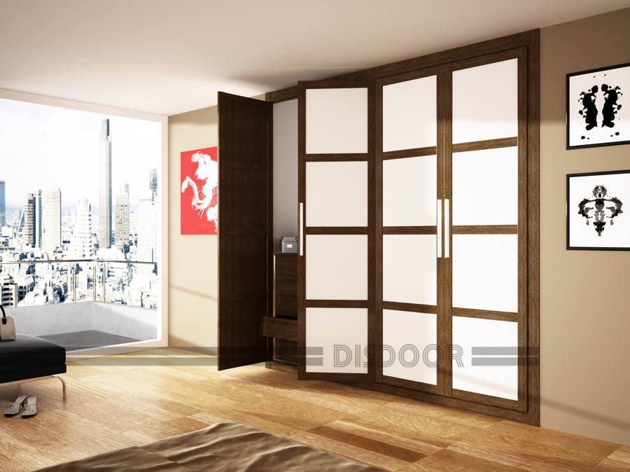 Frenta puerta abatibles