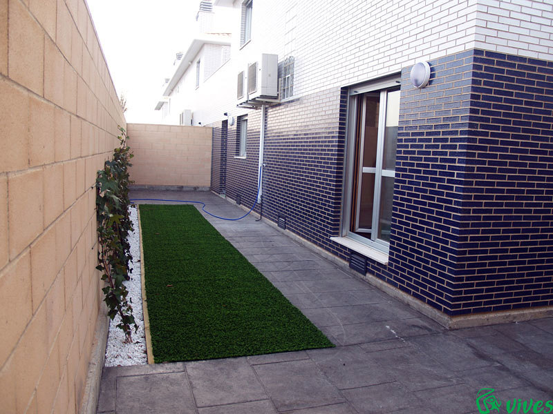 Diseño económico de jardín de obra nueva en Utebo