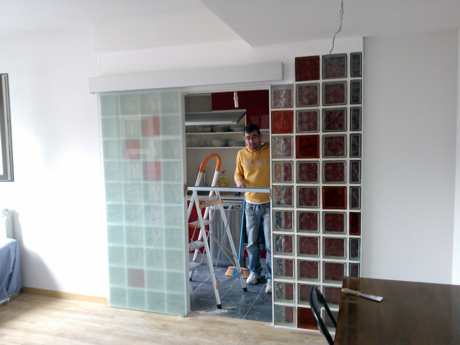 DIVISION DE VIDRIO ENTRE SALON Y DORMITORIO