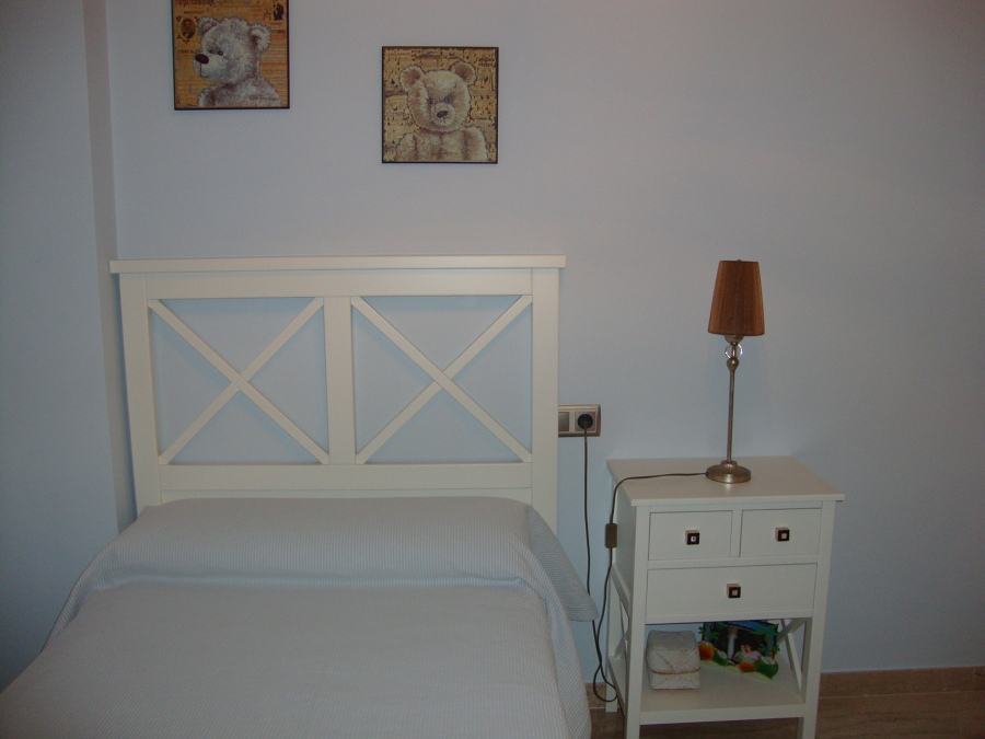 dormitorio blanco roto