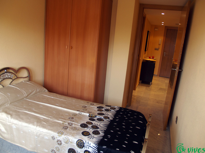 Dormitorio individual de vivienda reformada en Zaragoza