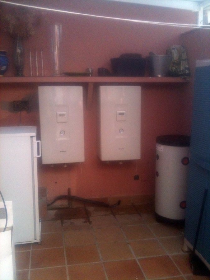 Dos unidades interiores de Aerotermia de 9 kw.