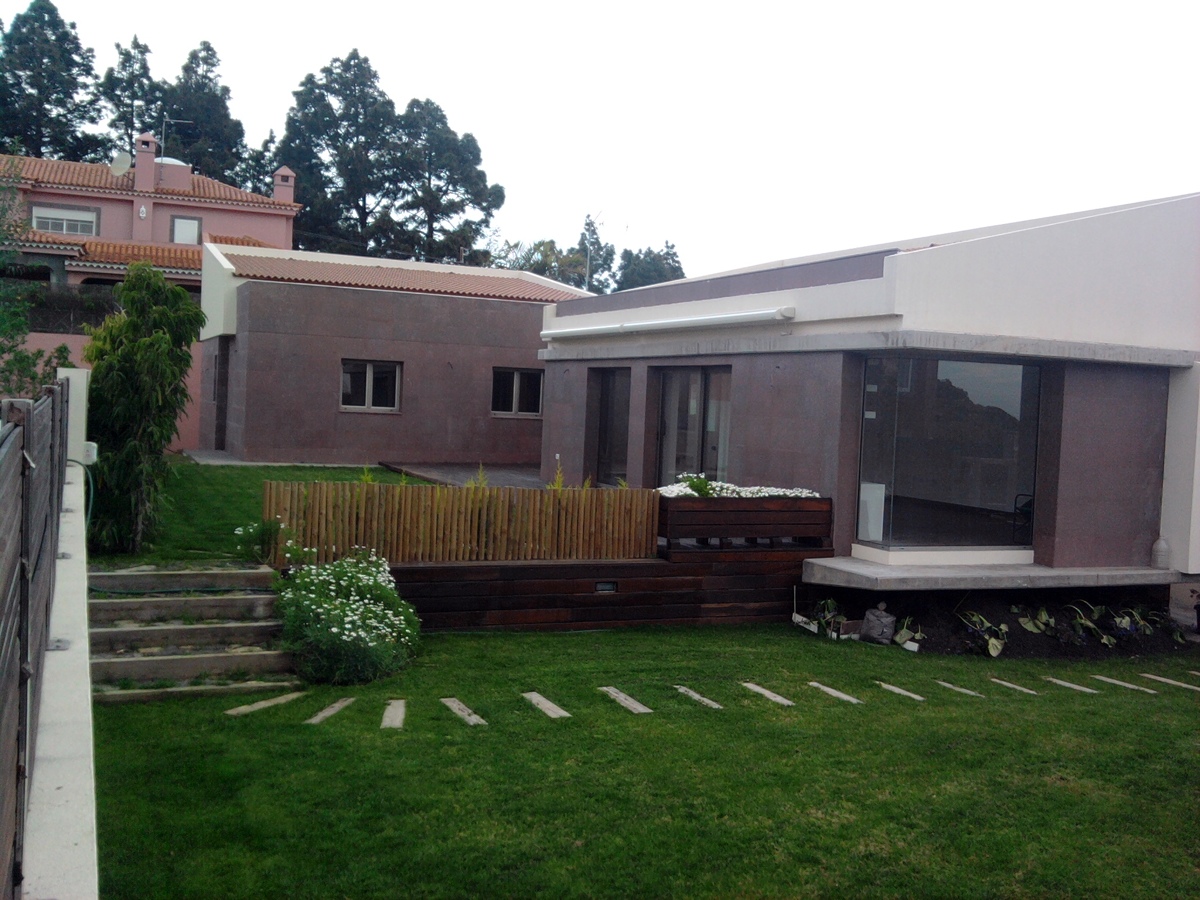 DOS VIVIENDAS UNIFAMILIARES PARA LA FAMILIA ESQUIVEL