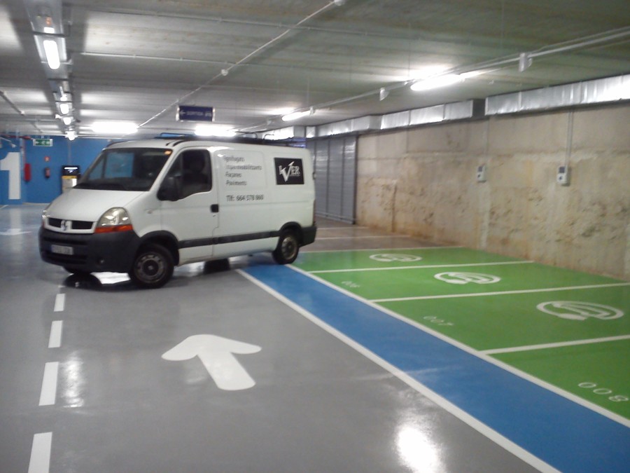 Pavimento epoxi en parking Roig i Raventós de Barcelona