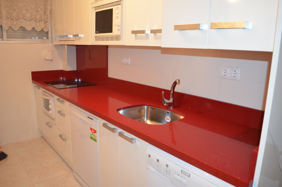 Encimera cocina y pieza frente campana