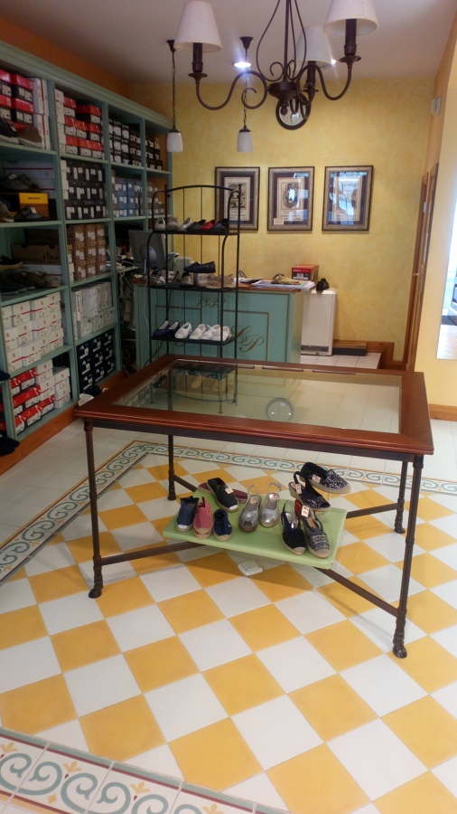 Reforma de zapatería.