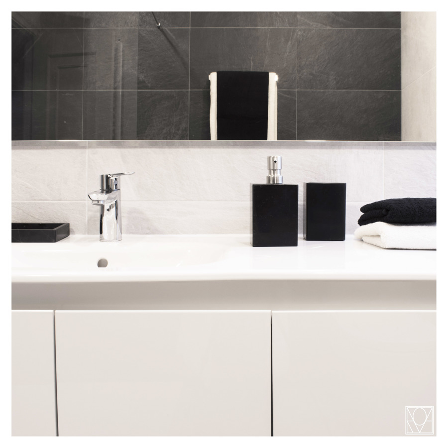 Baño en negro y blanco