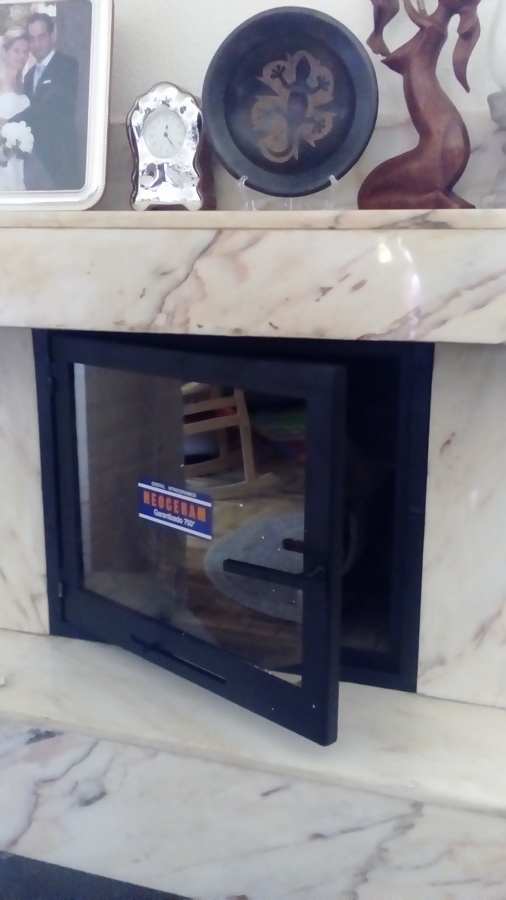 Puerta a medida para chimenea.