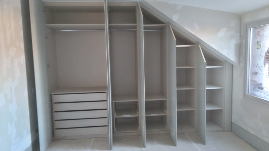 Interior armario abuhardillado