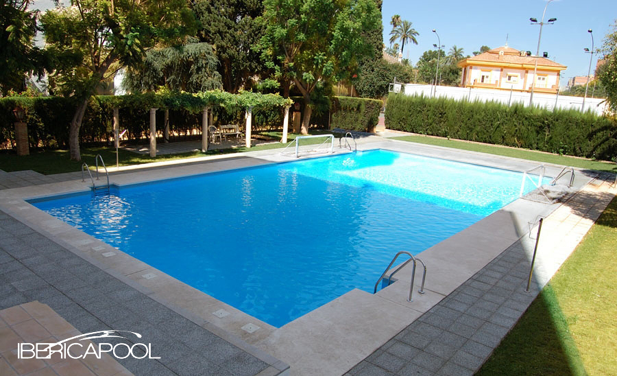 Piscina Exterior Colegio Mayor Guadaira