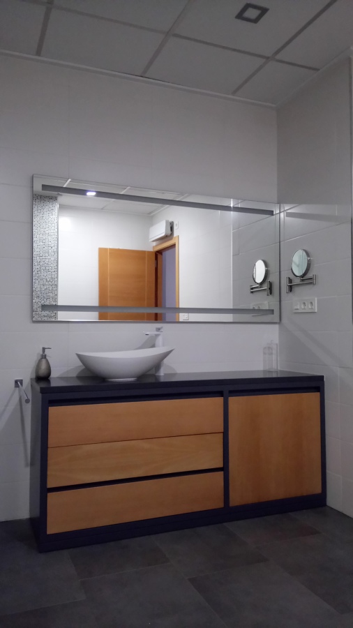 Conjunto de mueble de baño y espejo