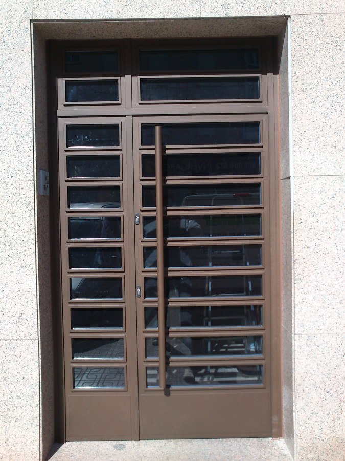 Puertas de Entrada  para bloques de viviendas