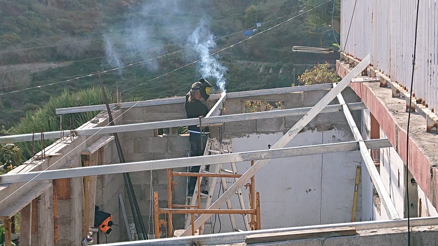 Estructura metálica para colocación panel Sándwich