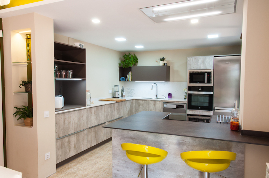 CUINA AMB TOC MODERN