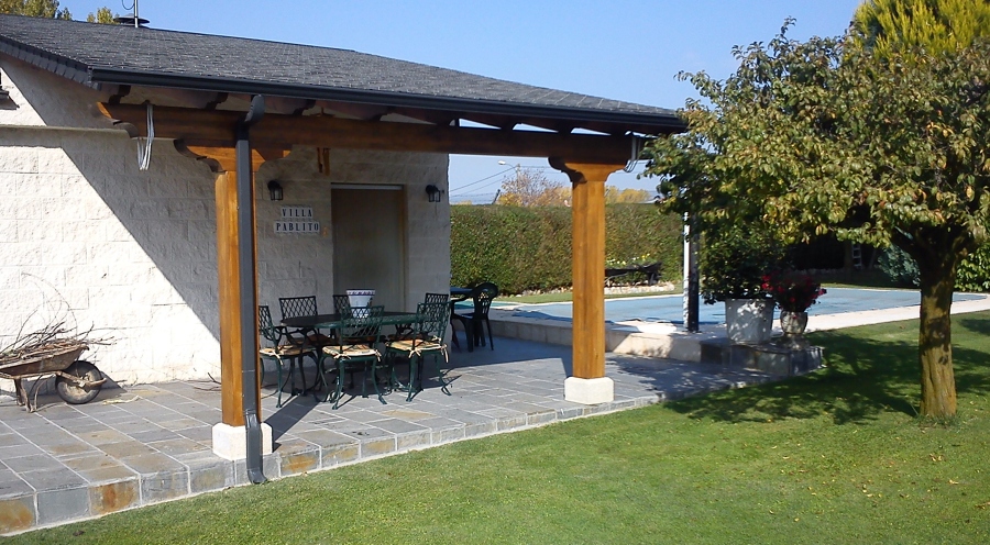 "CONSTRUCCIÓN DE PORCHE EN FINCA PARTICULAR