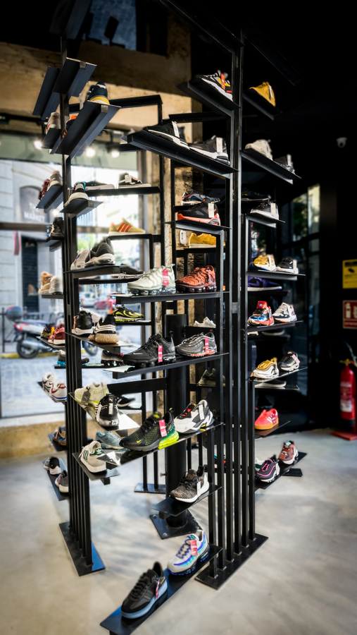 Mueble expositor zapatillas