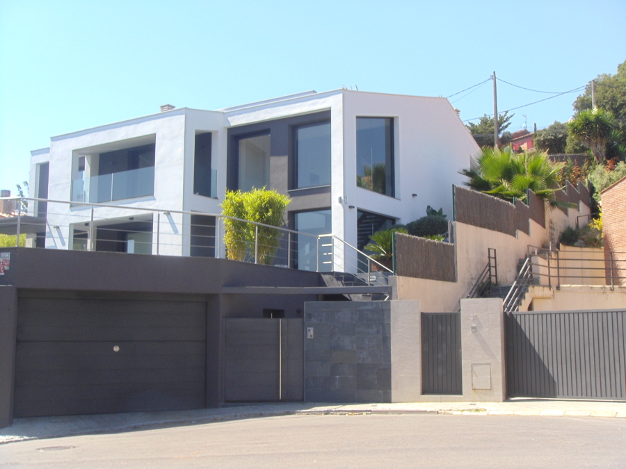 Vista posterior vivienda Urb Les Ginesteres