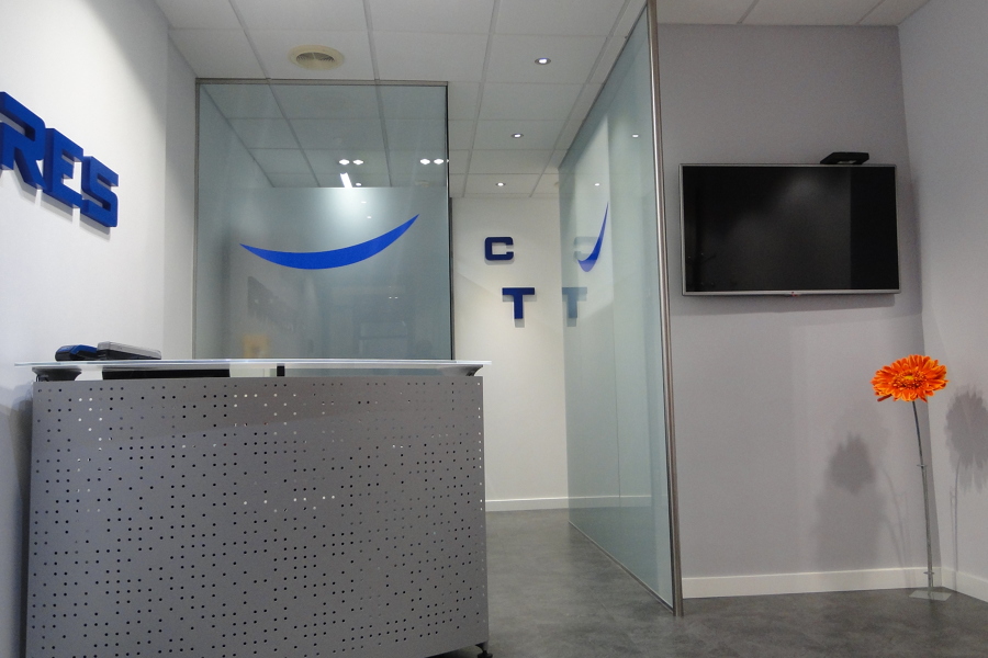 Clínica Tabares. Atención y entrada