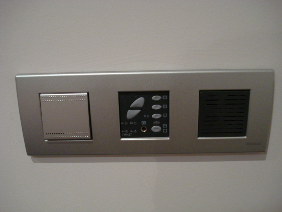 Detalle de tomas de lujo Bticino en reformas