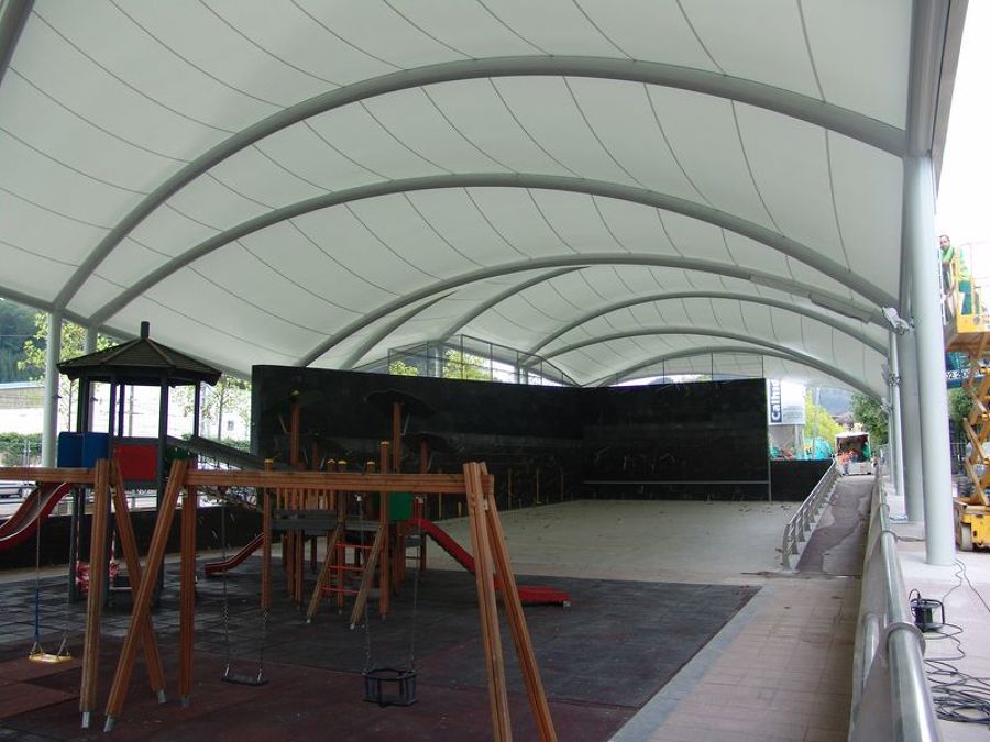 CUBRICION DE PARQUE DE JUEGOS Y FRONTON